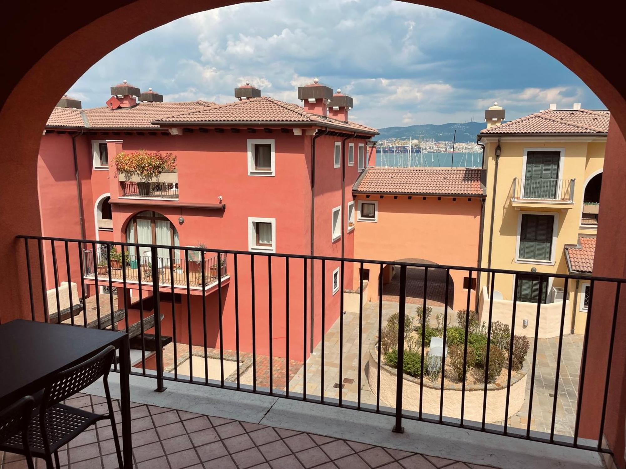 Apartment Aurelia Muggia Bagian luar foto